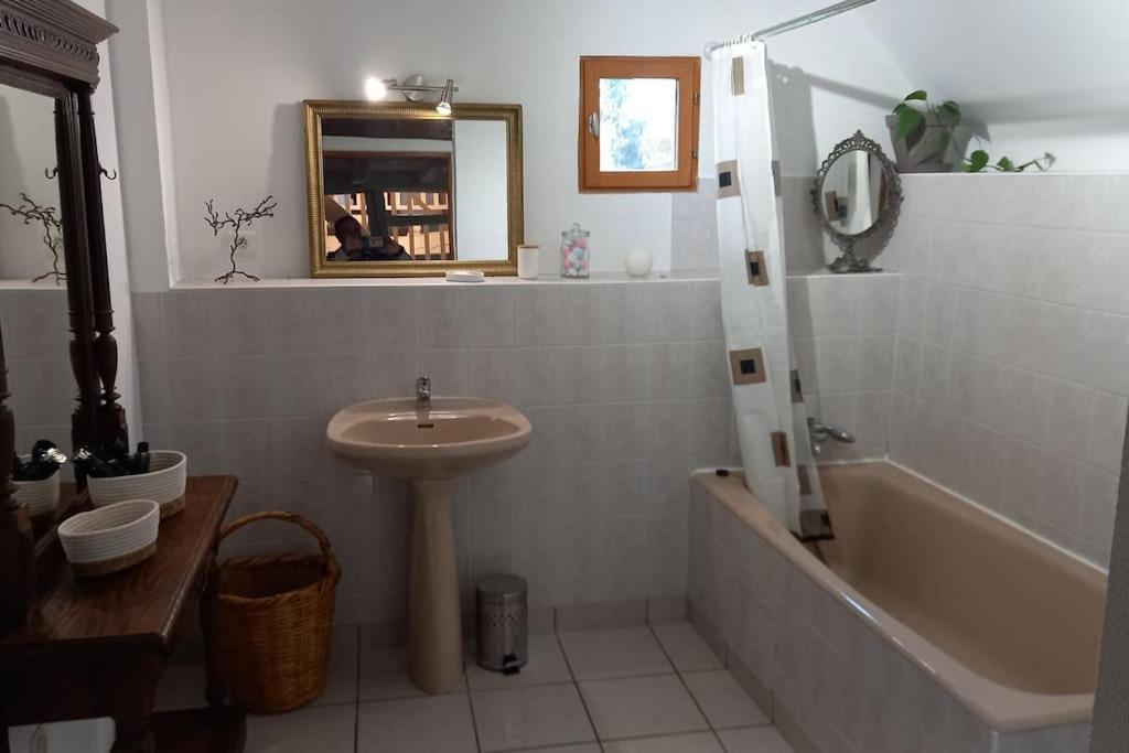 Le Havre De Paix Villa Devay Bagian luar foto